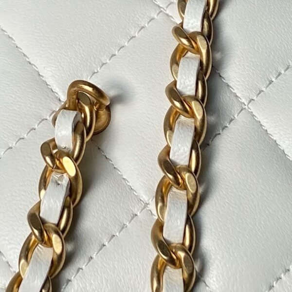 CHANEL 24A Enamel Buckle Lipstick Bag (Two Colors)