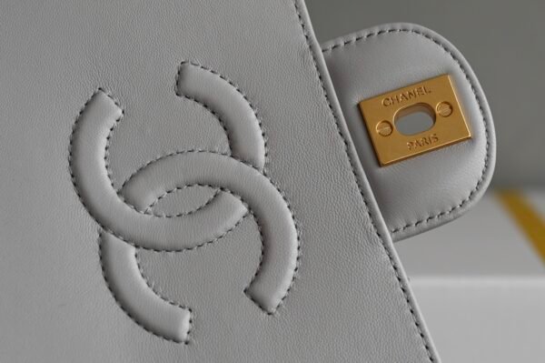 CHANEL AS5356 (9) CHANEL flap bag with top handle Lambskin White