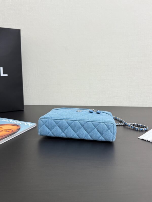 CHANEL 25C zippered silver buckle washed denim shoulder crossbody tote bag blue