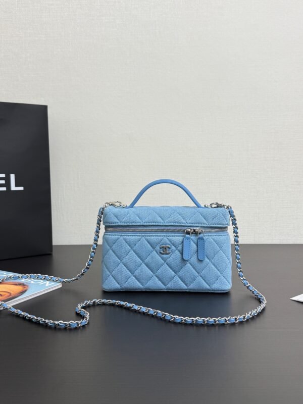 CHANEL 25C zippered silver buckle washed denim shoulder crossbody tote bag blue