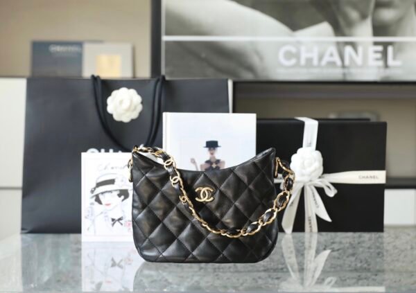 Chanel 22K hobo underarm bag Black Lambskin