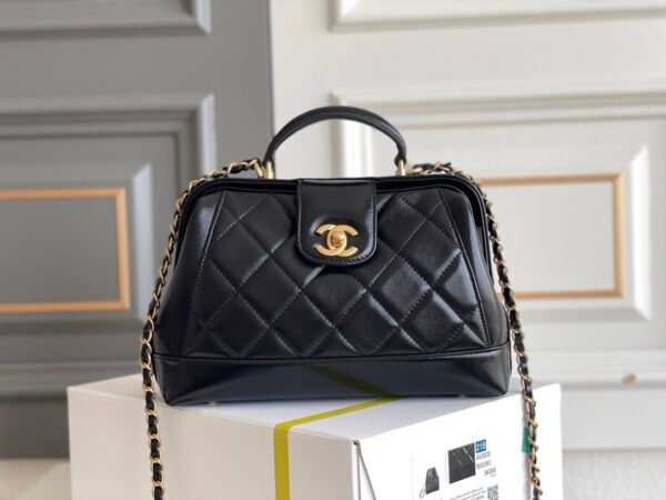 CHANEL Cocodoc large quilted shiny lambskin bag