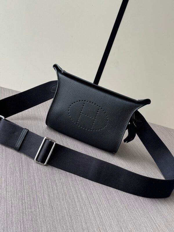 H084283CKAB (3) Hermès Videpoches Shoulder Bag