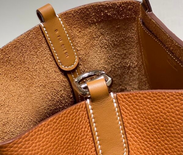 Hermès In-the-Loop 18 bag