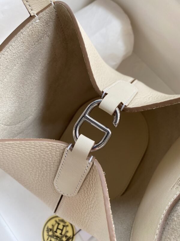 Hermès In-the-Loop 18 bag white (1) Hermès In-the-Loop 18 bag