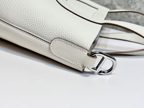 Hermès In-the-Loop 18 bag white (9) Hermès In-the-Loop 18 bag