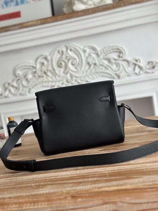 Kelly Messenger Bag 25