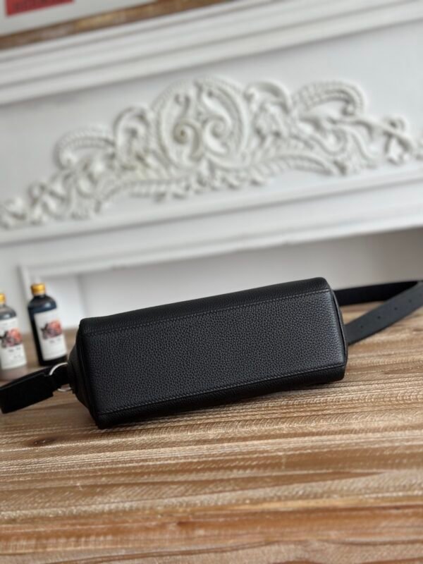 Kelly Messenger Bag 25