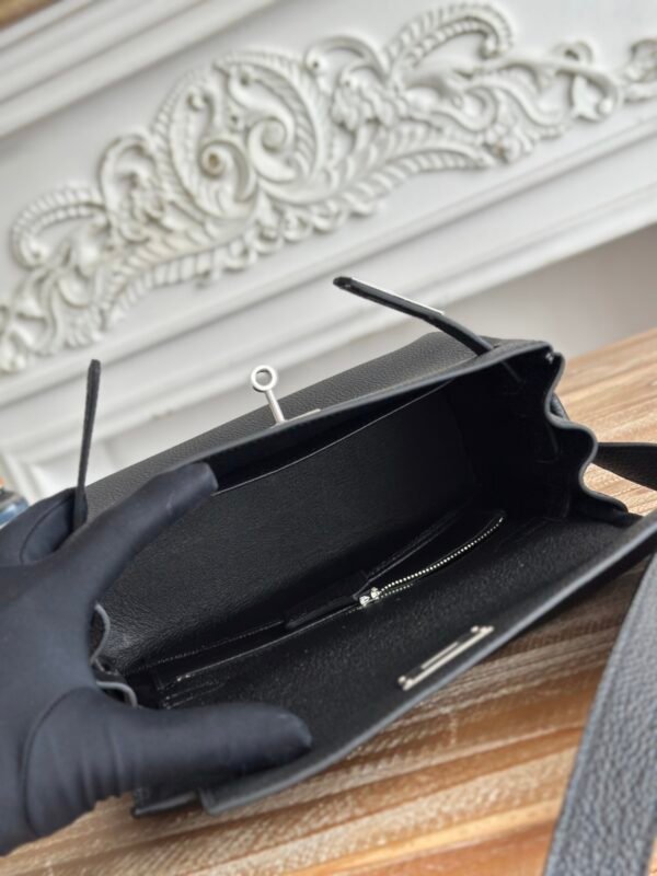 Kelly Messenger Bag 25