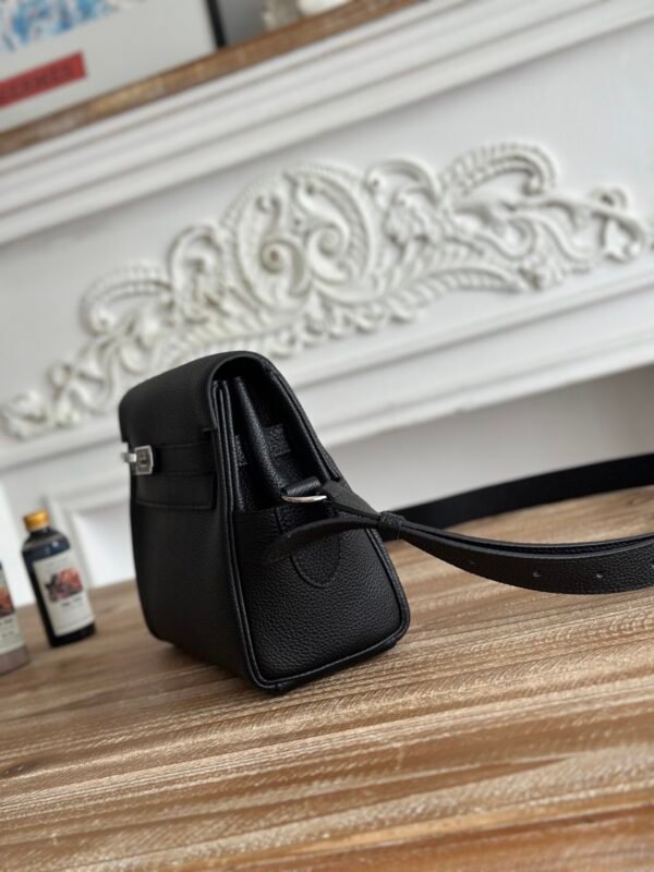 Kelly Messenger Bag 25