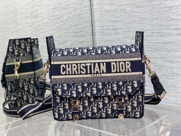 M1240ORIW_M928 (7) Dior Medium Diorcamp Bag