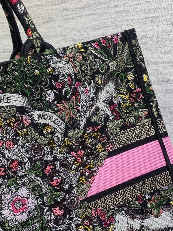 M1286ZEDO_M911 (4) Large Dior Book Tote