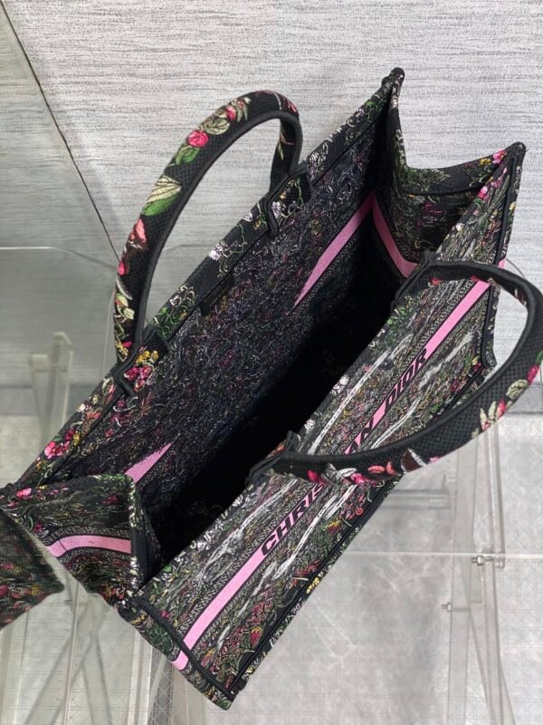 M1286ZEDO_M911 (8) Large Dior Book Tote