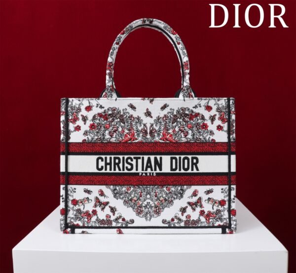 M1296ZEEI_M94 (1) Medium Dior Book Tote