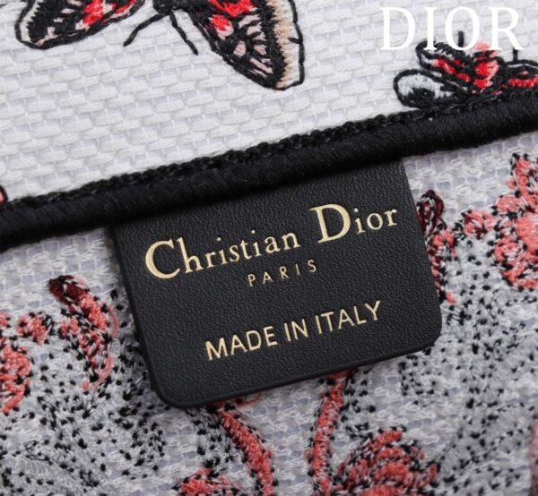 M1296ZEEI_M94 (3) Medium Dior Book Tote