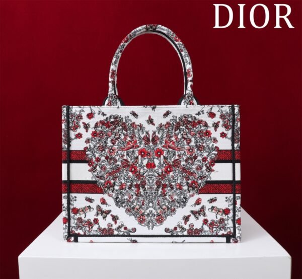 M1296ZEEI_M94 (4) Medium Dior Book Tote
