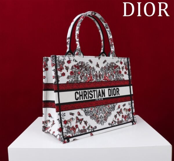 M1296ZEEI_M94 (7) Medium Dior Book Tote