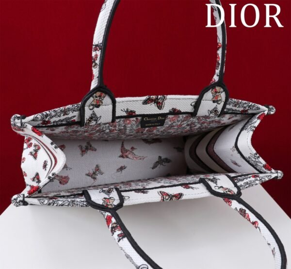 M1296ZEEI_M94 (9) Medium Dior Book Tote
