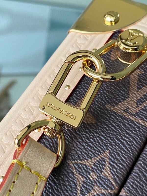 M13127 (1) LV x TM Mini Square Trunk M13127