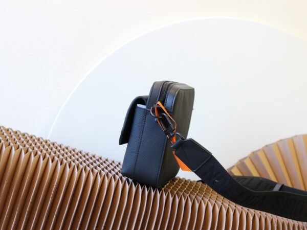 LV Fastline Messenger M22482