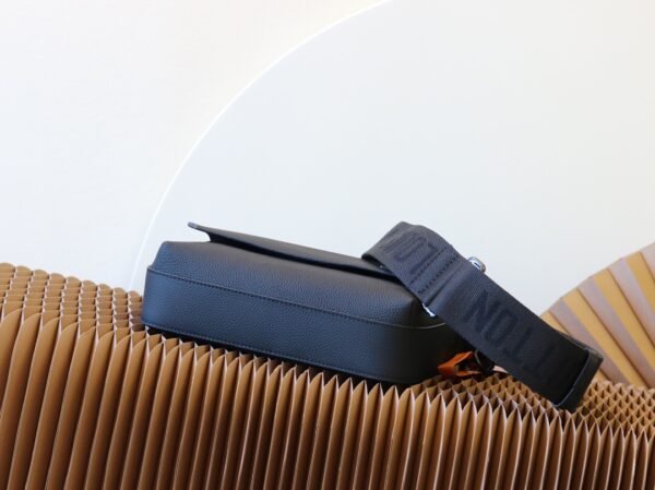 LV Fastline Messenger M22482