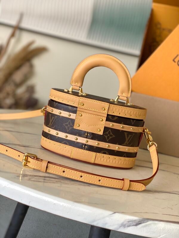 M24843 (1) LOUIS VUITTON Ellis M24843