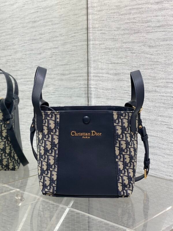 M2840UTZQ_M928 (1) Small Signature Bucket Bag Blue Dior Oblique Jacquard