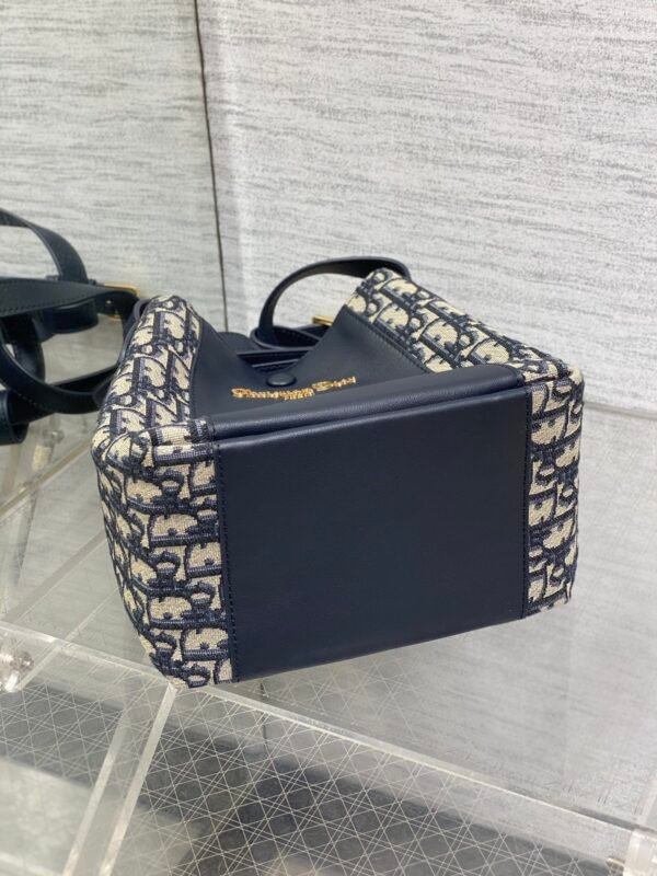 M2840UTZQ_M928 (3) Small Signature Bucket Bag Blue Dior Oblique Jacquard