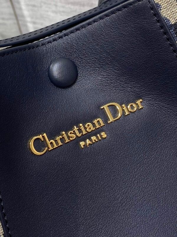 M2840UTZQ_M928 (8) Small Signature Bucket Bag Blue Dior Oblique Jacquard