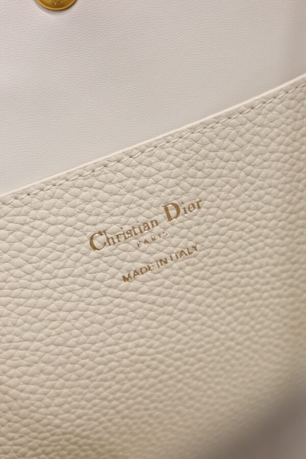 M2841USKU_M030 (4) Dior Medium Signature Bucket Bag White