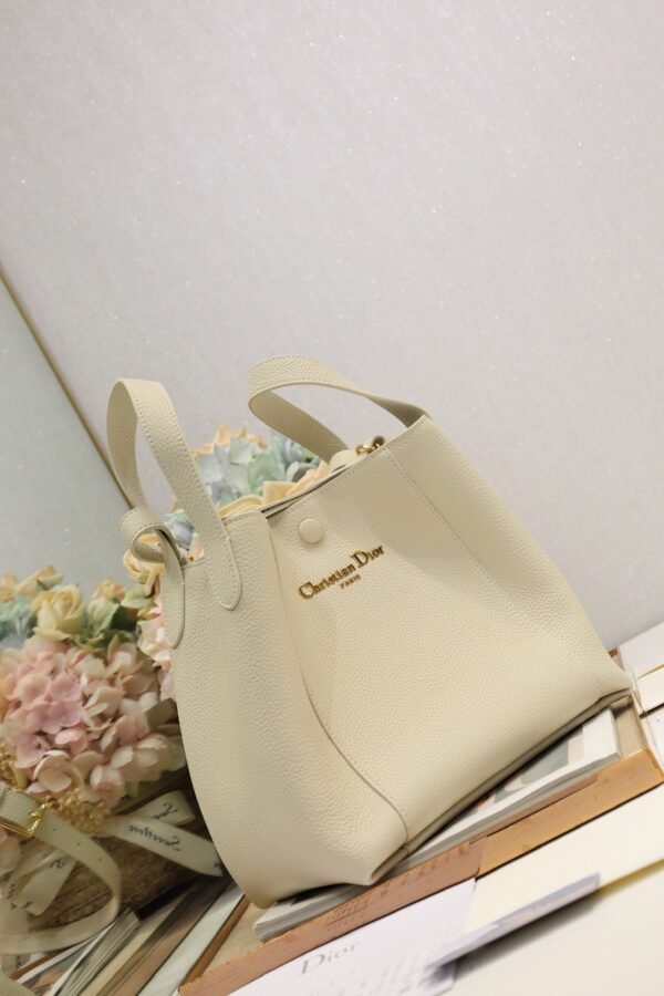 M2841USKU_M030 (5) Dior Medium Signature Bucket Bag White