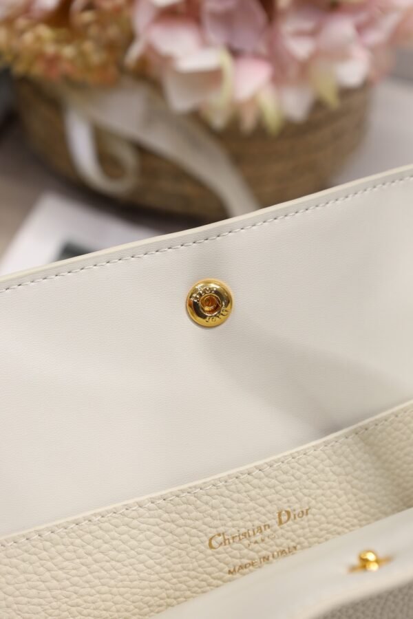 M2841USKU_M030 (6) Dior Medium Signature Bucket Bag White