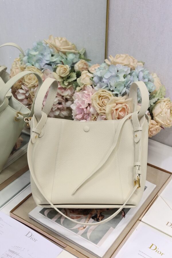 M2841USKU_M030 (8) Dior Medium Signature Bucket Bag White