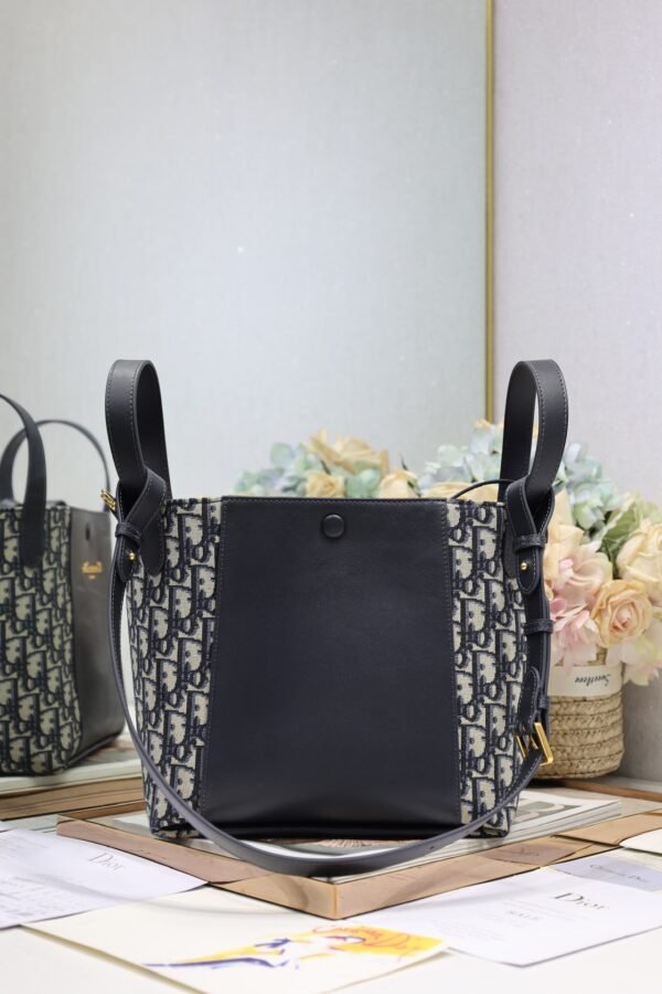 Dior Medium Signature Bucket Bag Blue Dior Oblique Jacquard