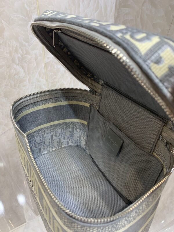 S5417VRIW-M932 (1) Dior Oblique cosmetic bag/toiletries bag