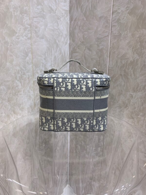 S5417VRIW-M932 (10) Dior Oblique cosmetic bag/toiletries bag