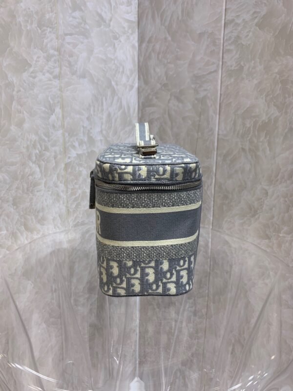 S5417VRIW-M932 (12) Dior Oblique cosmetic bag/toiletries bag