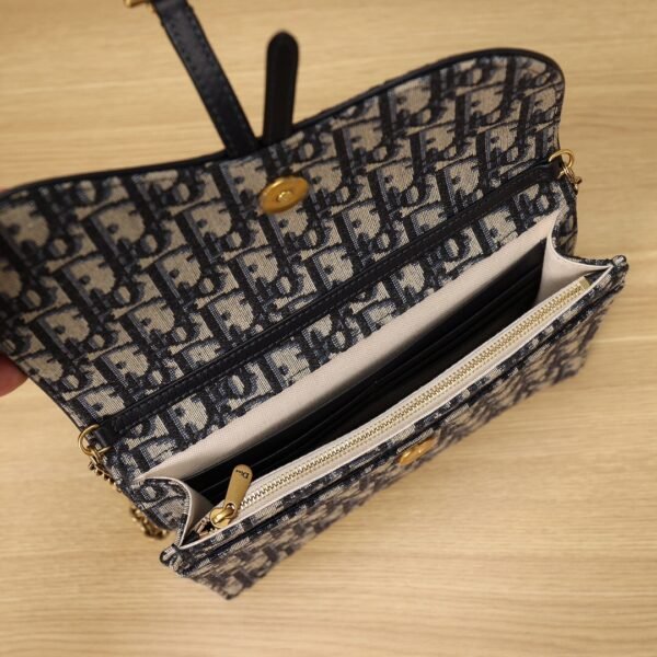 S5907CTZQ_M928 (3) Medium Saddle Pouch with Chain