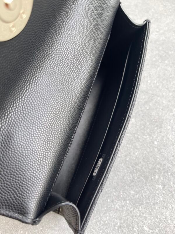 Chanel Flap bag with chain AP3238