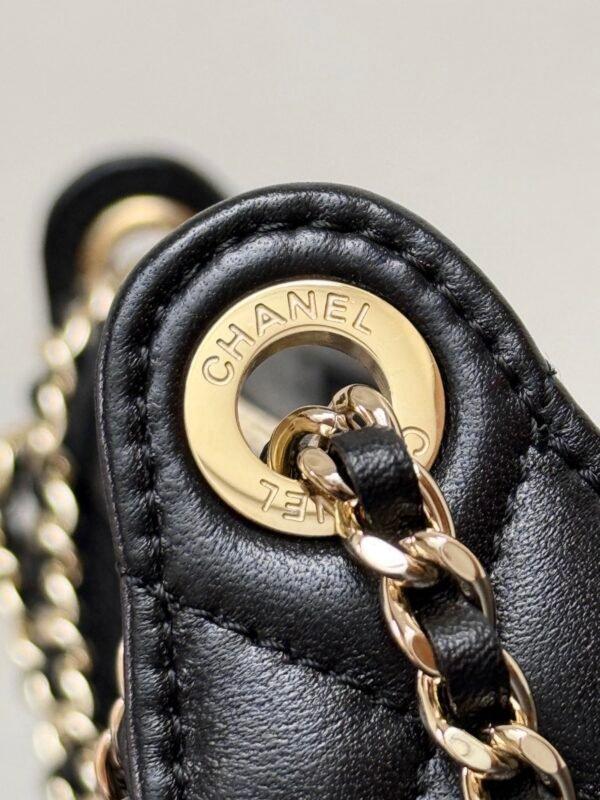 Clutch With Chain Mesh Shiny Lambskin & Gold-Tone Metal Black