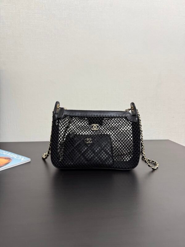 Clutch With Chain Mesh Shiny Lambskin & Gold-Tone Metal Black