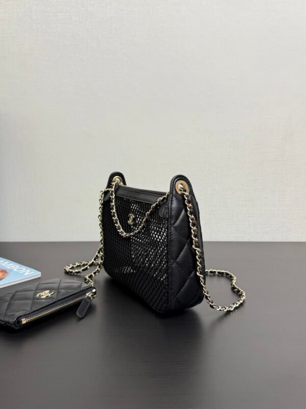 Clutch With Chain Mesh Shiny Lambskin & Gold-Tone Metal Black