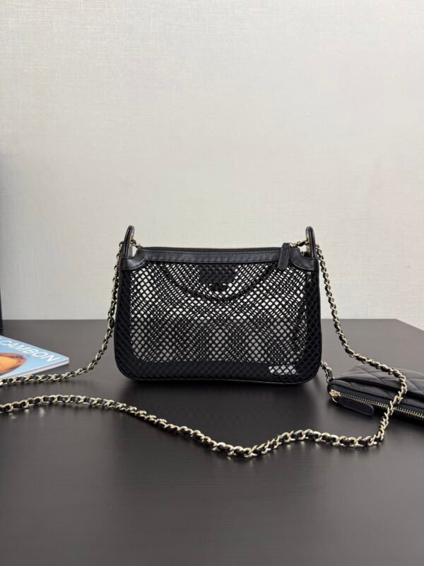 Clutch With Chain Mesh Shiny Lambskin & Gold-Tone Metal Black