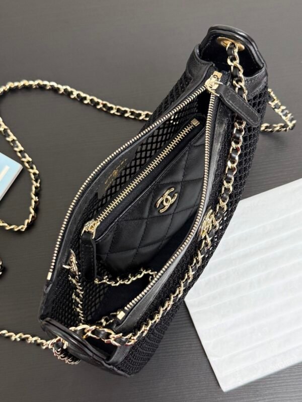 Clutch With Chain Mesh Shiny Lambskin & Gold-Tone Metal Black