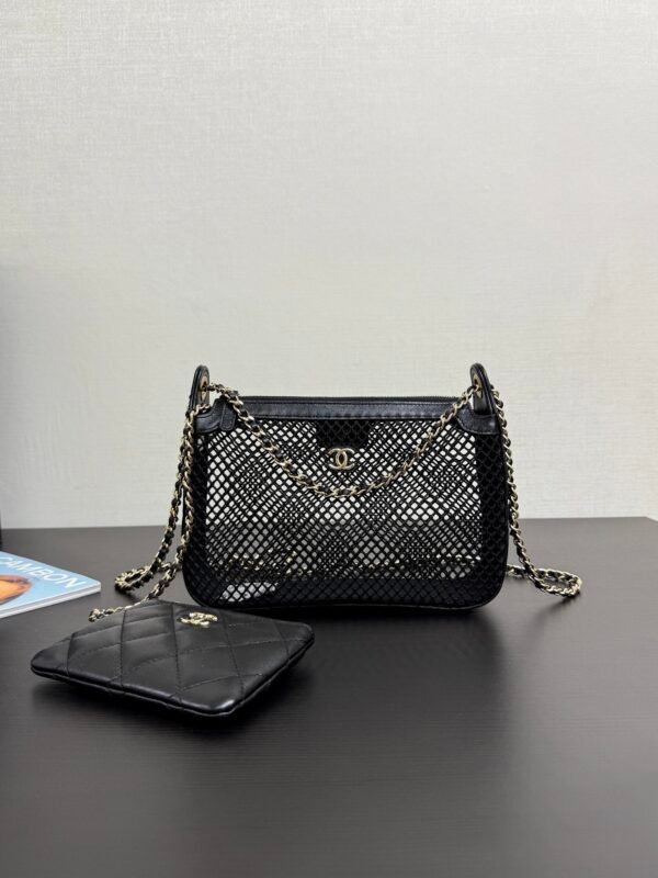 Clutch With Chain Mesh Shiny Lambskin & Gold-Tone Metal Black