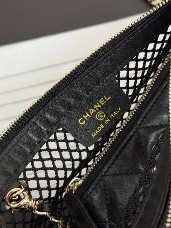 Clutch With Chain Mesh Shiny Lambskin & Gold-Tone Metal Black