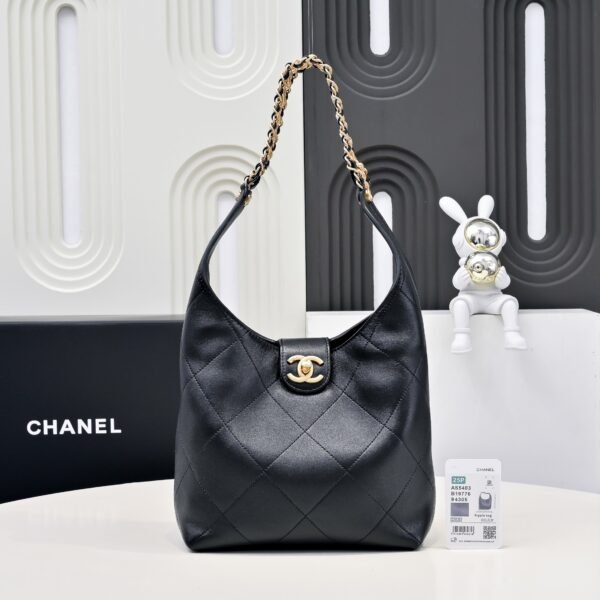 CHANEL Small hobo bag Shiny lambskin & gold-tone metal