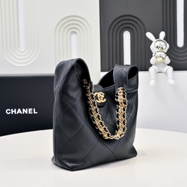 CHANEL Small hobo bag Shiny lambskin & gold-tone metal