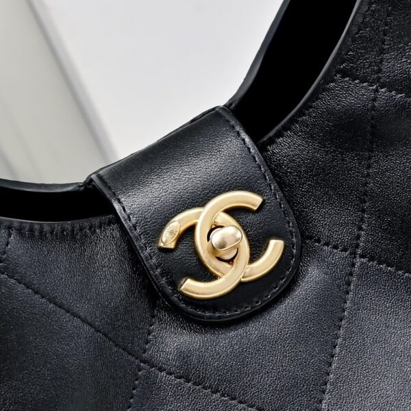 CHANEL Small hobo bag Shiny lambskin & gold-tone metal