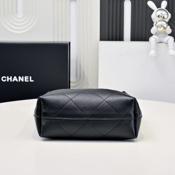 CHANEL Small hobo bag Shiny lambskin & gold-tone metal
